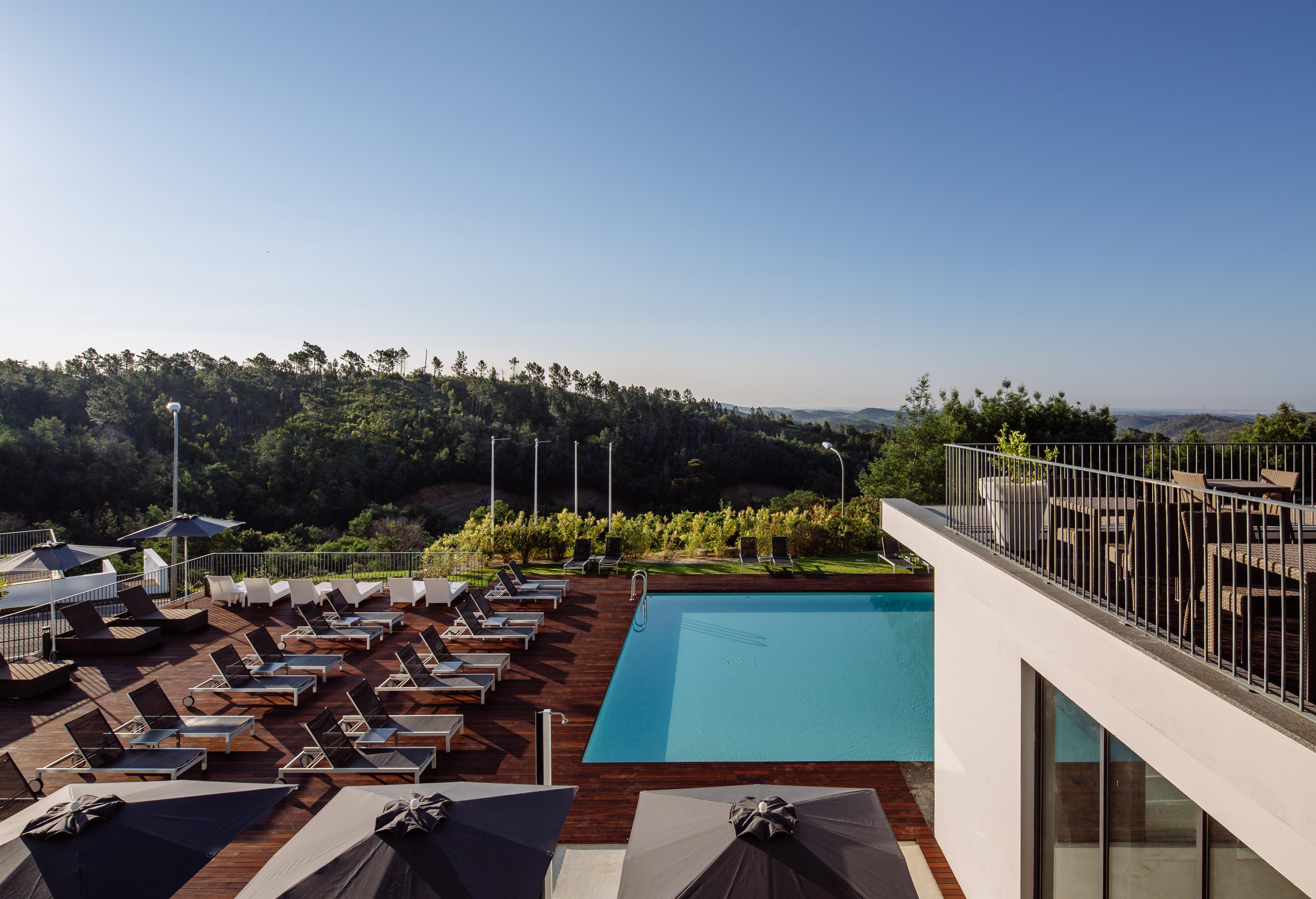 Monchique Resort & Spa Bagian luar foto The swimming pool at the hotel