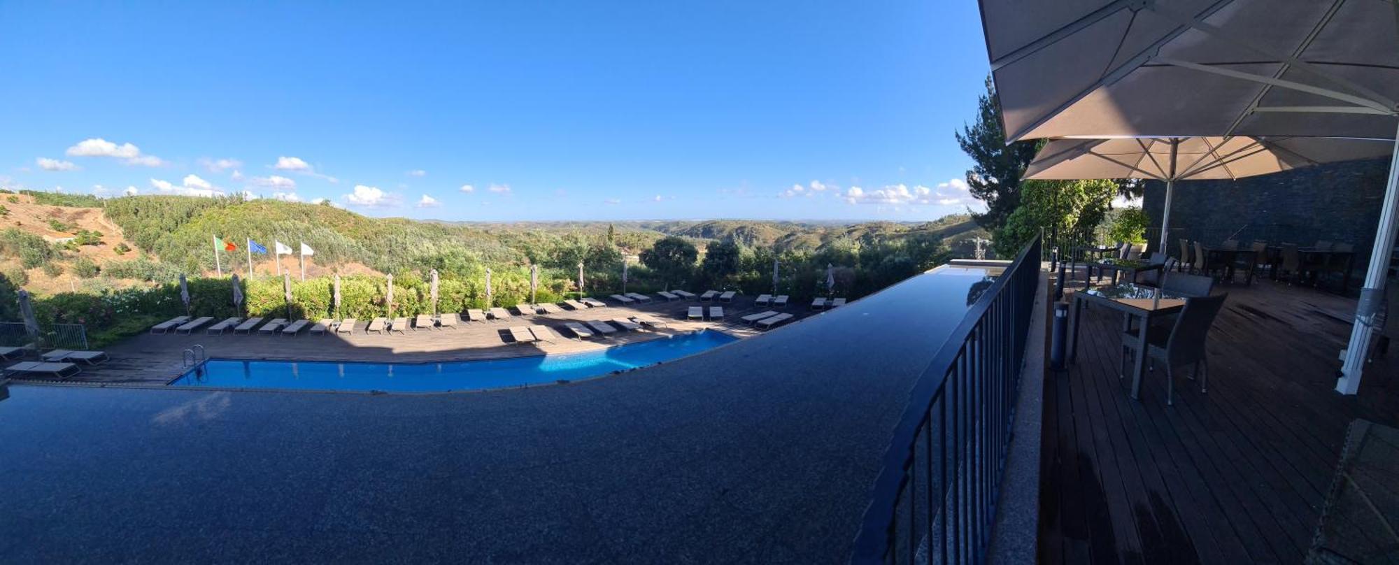 Monchique Resort & Spa Bagian luar foto Infinity pool at the hotel