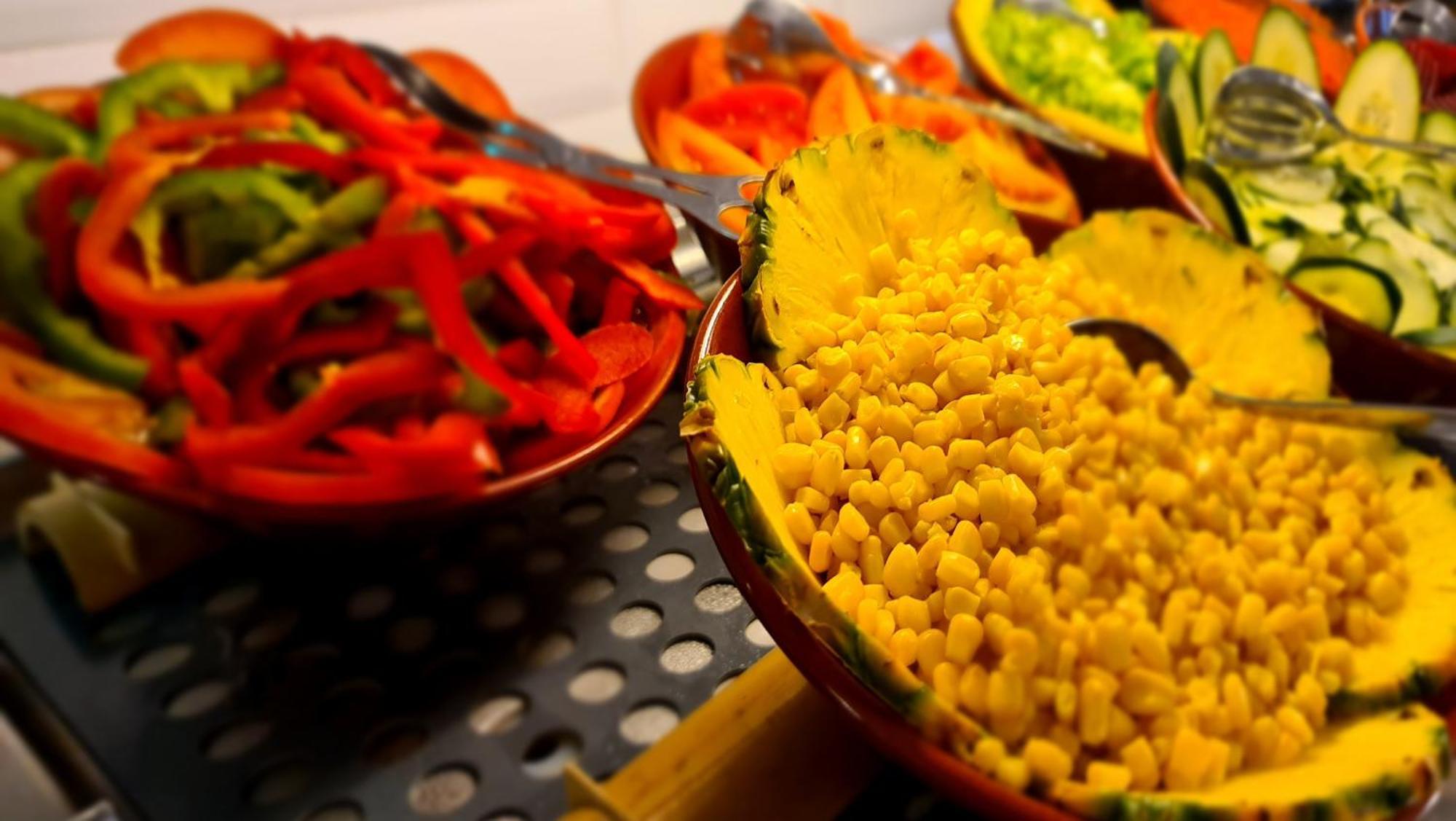 Monchique Resort & Spa Bagian luar foto A salad bar