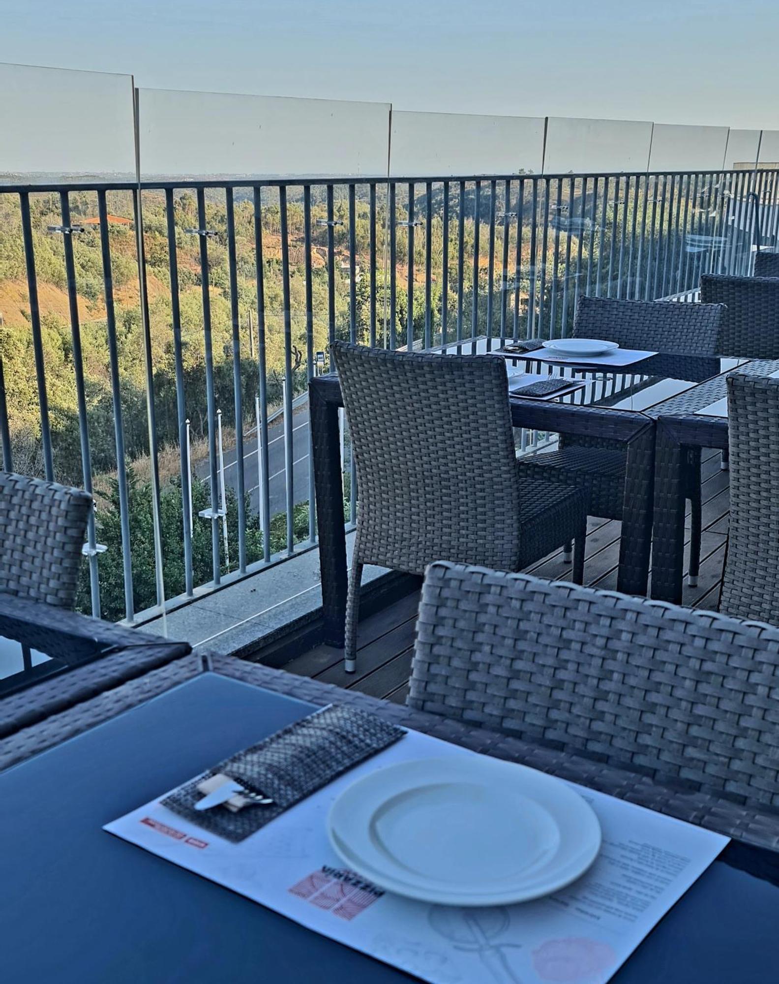 Monchique Resort & Spa Bagian luar foto The restaurant at the top of the tower