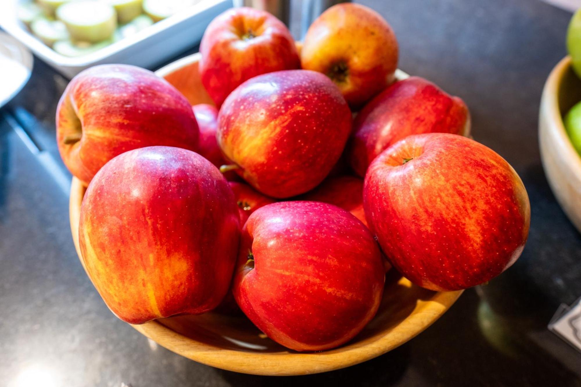Monchique Resort & Spa Bagian luar foto Honeycrisp apples