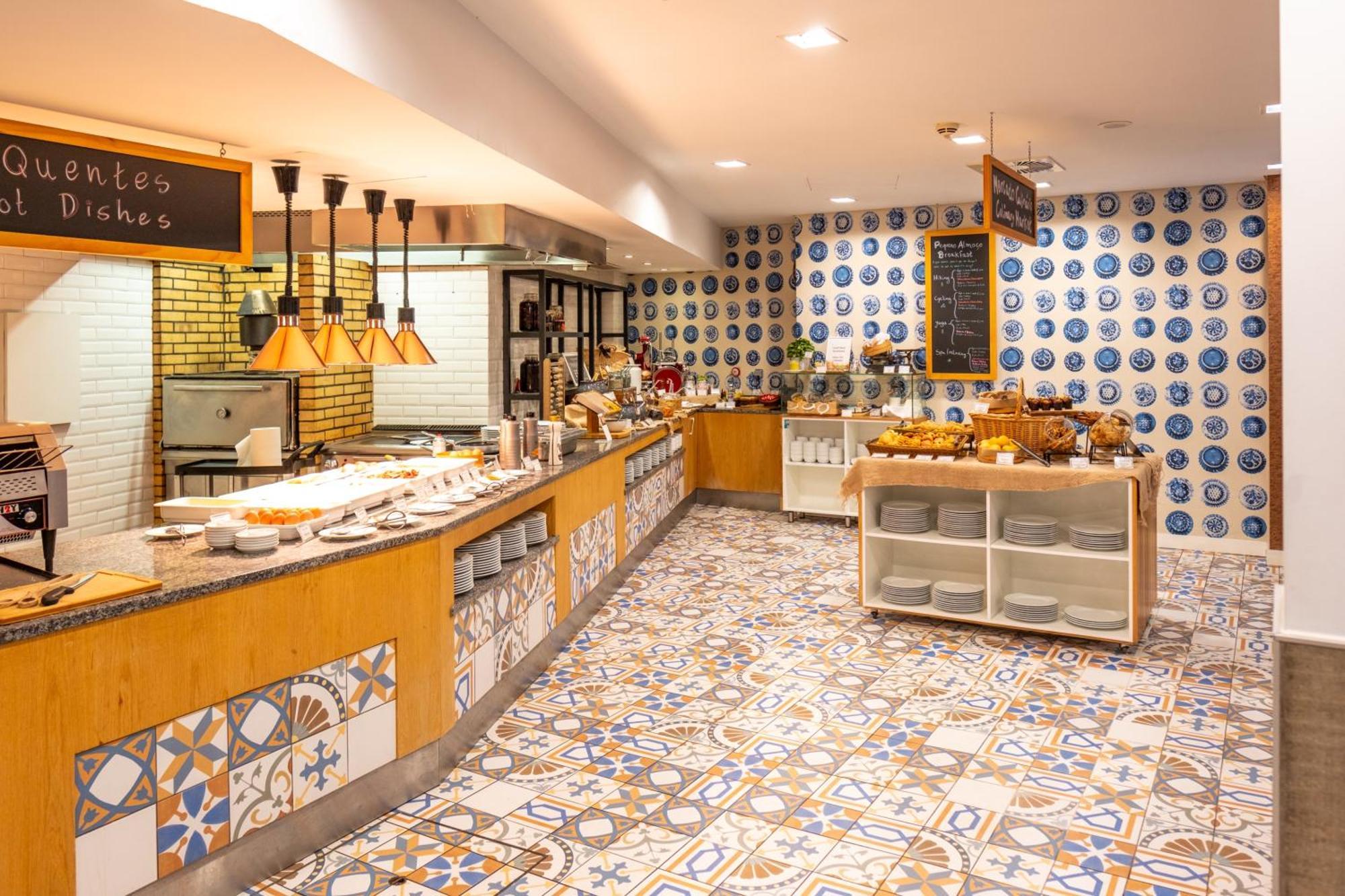 Monchique Resort & Spa Bagian luar foto The buffet at the hotel